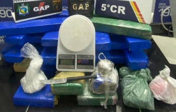 PM fecha depsito de drogas e apreende 20 kg de maconha em Barra do Garas