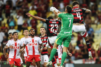 Flamengo estreia no Brasileiro com empate em 1 a 1 com Internacional