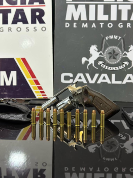 Cavalaria da PM prende cinco pessoas e apreende revlver e munies em Nova Mutum