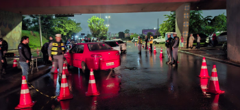 Operao Lei Seca na Avenida Miguel Sutil resulta em nove atuaes criminais e 41 veculos removidos
