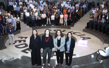 Mirian e Esther (ao centro), com Cristiane Correa Machado, da Academia Nacional de Polcia e Betnia Lemos da Enap