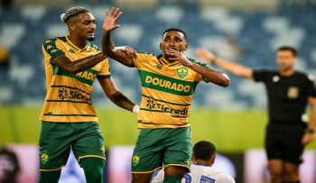 Cuiab perde um caminho de gols, sofre com apago da defesa e s empata com o Ava