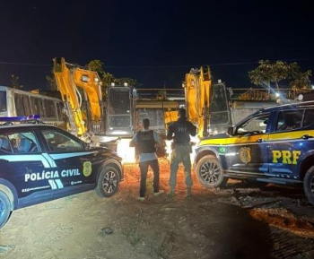 Polcia Civil e PRF recuperam escavadeiras furtadas no Rio de Janeiro em Pontes e Lacerda