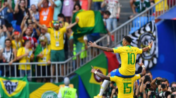 Neymar decide, mantm escrita contra o Mxico e carrega Brasil s quartas