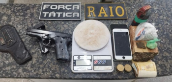 RAIO prende suspeito portando arma de fogo e drogas no municpio do Crato