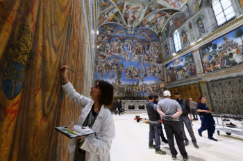 Conclave: Vaticano divulga fotos de reforma e preparao da Capela Sistina