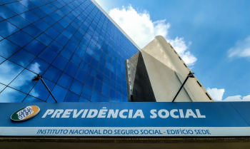 Braslia (DF), 03/11/2023, Prdio do Instituto Nacional do Seguro Social. Edfcio sede do INSS. Fachada do INSS. Setor de autarquia sul  Foto: Rafa Neddermeyer/Agncia Brasil