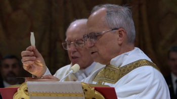 Cardeal-bispo mais velho participa da 1 missa do papa Leo XIV