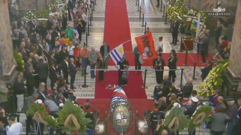 Populao presta homenagens durante velrio de Pepe Mujica, ex-presidente do Uruguai