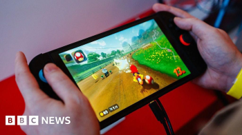 Getty Images Uma pessoa jogando Mario Kart World no Switch 2.