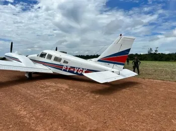 Droga foi encontrada no interior da aeronave e o piloto j� havia fugido do local � Foto: Reprodu��o