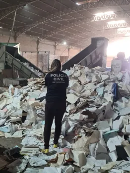 Polcia Civil descarta 3,5 toneladas de documentos que perderam a validade