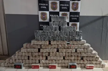 Polcia Civil apreende mais de 458 quilos de entorpecentes e cumpre buscas contra grupo investigado por trfico na fronteira