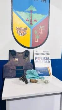 Suspeito atira em mulher dentro de mercado e  morto em confronto