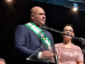 Abilio diz que prioridade  pagar servidores, d recado a empresas e critica 'puxa-sacos'