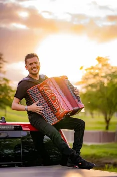 Luan Estilizado lana clipe de "Valores", msica viral no TikTok