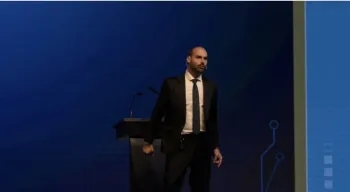 Motta barra Eduardo Bolsonaro como l�der da Minoria e abre espa�o para cassa��o por faltas.