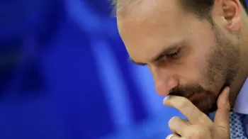 Moraes decide avanar com denncia contra Eduardo Bolsonaro sem notificao pessoal