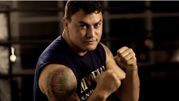 Aps pancadaria em ringue, Pop chora e anuncia aposentadoria do boxe