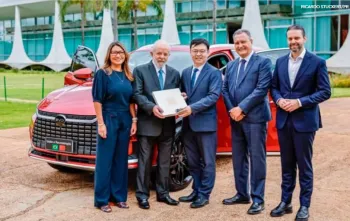 Lula participa da inaugura��o da f�brica da montadora chinesa BYD em Cama�ari (BA)