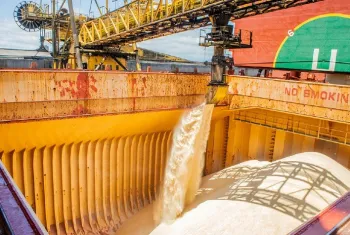 Exporta��es de a��car somam 2,33 milh�es de toneladas em outubro, mas pre�o m�dio recua 13,3%