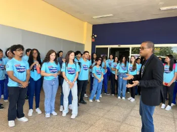 Alunos conhecem o funcionamento dos rgos pblicos e refletem sobre tica digital