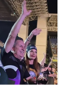 Mauro Mendes ironiza ausncia de Abilio no show do Guns: "prefeito, voc perdeu"