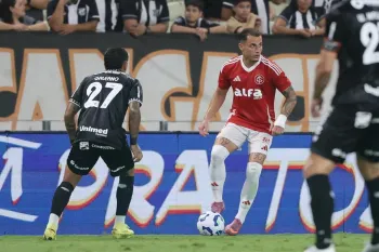 Internacional vence Cear em jogo eletrizante e afasta-se do Z4