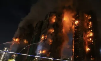 Incndio em conjunto residencial de Hong Kong mata ao menos 36