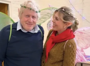 Ex-primeiro-ministro do Reino Unido aparece vestido de fada