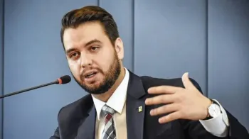 Moraes pede que Filipe Martins explique uso de rede social