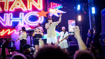 Com Natanzinho e Balancear, Carnaval de Paracuru 2026 re�ne 60 mil foli�es e tem port�es fechados neste s�bado