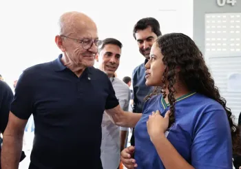 � o padr�o de escola que todo estudante mato-grossense merece