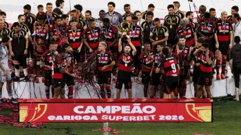 Flamengo vence Fluminense nos p�naltis e fatura tricampeonato carioca