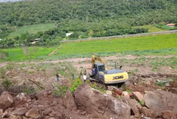 Batalh�o Ambiental da PM apreende escavadeira utilizada para desmatamento irregular