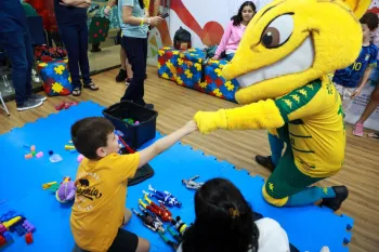 Com dois acompanhantes por sorteado, Camarote dos Autistas amplia acesso em 2026