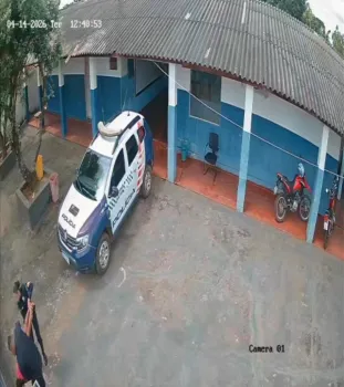 Pol�cia Militar salva vida de crian�a de 7 anos engasgada com moeda em Gl�ria D>oeste