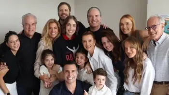 Fabiana Justus celebra fim da quimioterapia com festa surpresa da fam�lia: >Acabou>
