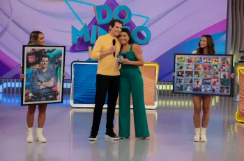Celso Portiolli ganha homenagem emocionante no �Domingo Legal� pelos seus 30 anos como apresentador no SBT