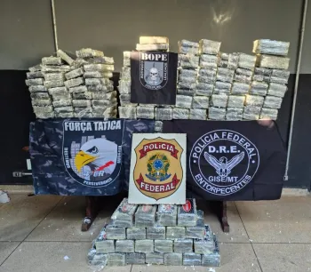 For�as de seguran�a apreendem 250 quilos de coca�na e causam preju�zo de R$ 15 milh�es �s fac��es criminosas