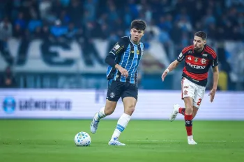 Flamengo vence o Gr�mio fora de casa e segue firme no Brasileir�o