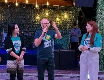 �� a escola que conduz nossos jovens para o futuro, e o Governo continua investindo para melhorar a educa��o de MT�, afirma governador