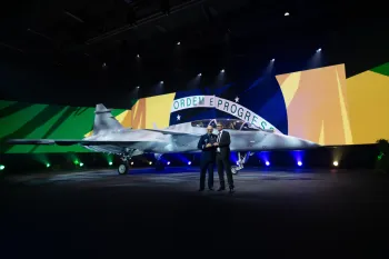 Saab apresenta primeiro Gripen F