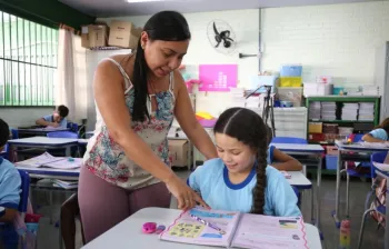 Sancionado piso salarial para professores da educa��o b�sica