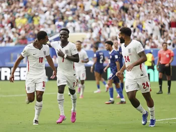 Inglaterra supera Fran�a em jogo de dez gols e conquista terceiro lugar na Copa