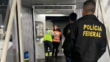 Passageiros retirados de avi�o