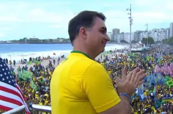 Ato de campanha de Fl�vio Bolsonaro na Praia de Copacabana
