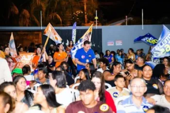 Deputado Eduardo Botelho durante encontro com moradores do bairro Novo Para�so II