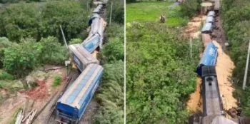 Trem tombado sobre a ponte