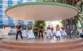 Feira na Pra�a Alencastro reuniu servi�os, palestras e cultura